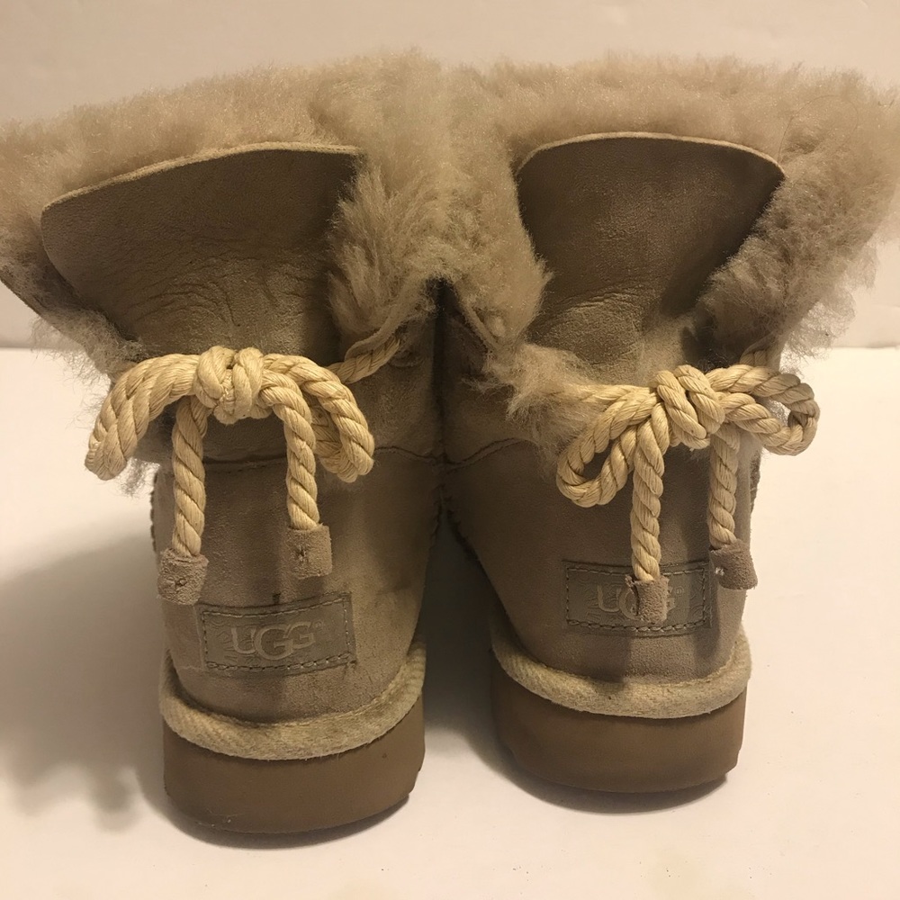 Ugg - Picture 2 of 4